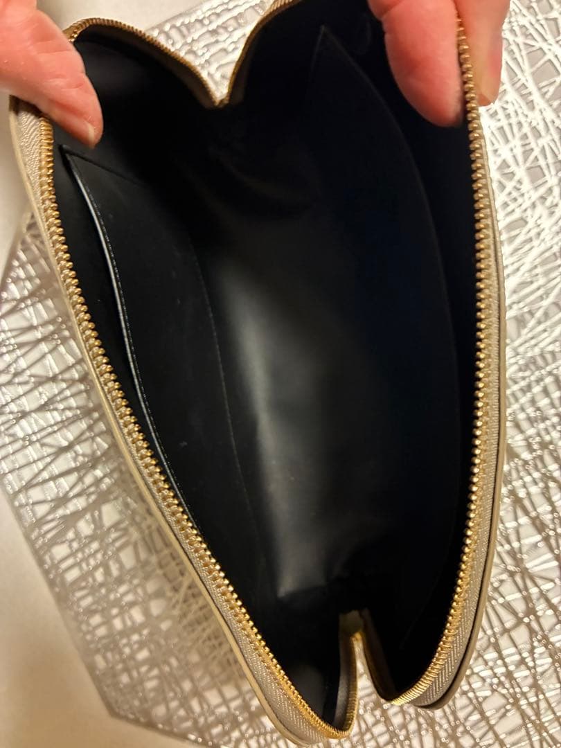 お値下げ　ボナベンチュラ　コスメティックポーチ シュリンクレザー（ラージ）　美品