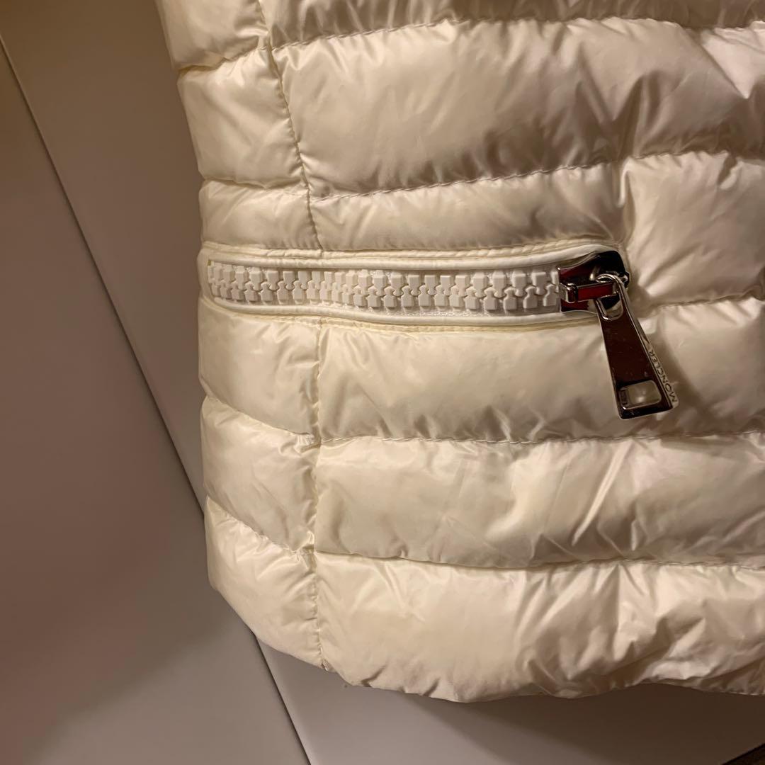 モンクレールホワイト ダウンジャケット