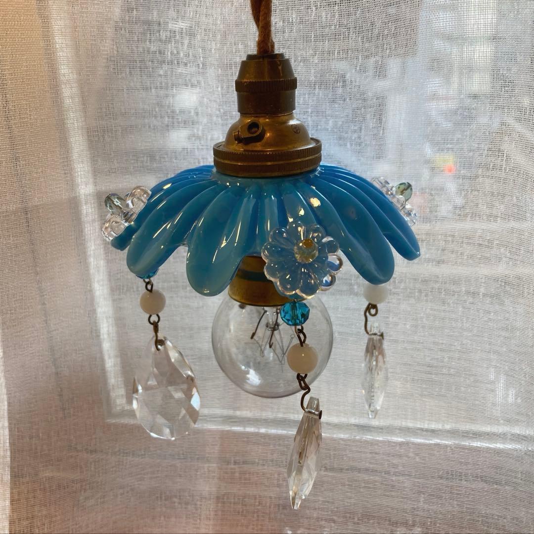 ミニシャンデリア　１９世紀　フランス　オパールセント　アンティーク　超ミニ