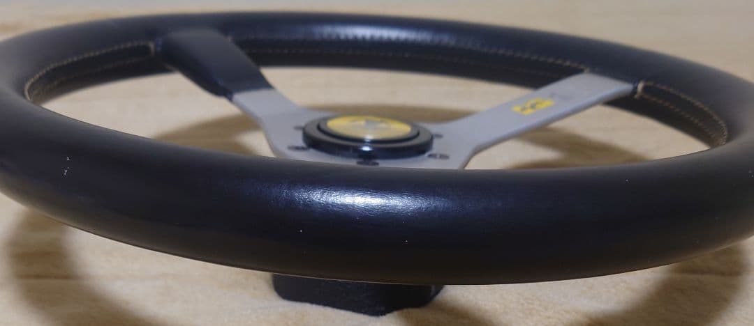 G*T様 【傷あり】モモ キャバリーノ レザーステアリング