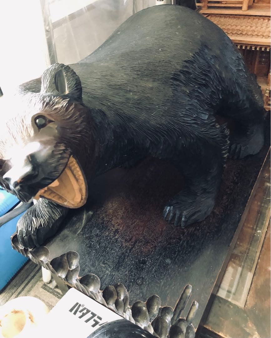 大特価！値下げ！木製 クマの彫刻 大きい。