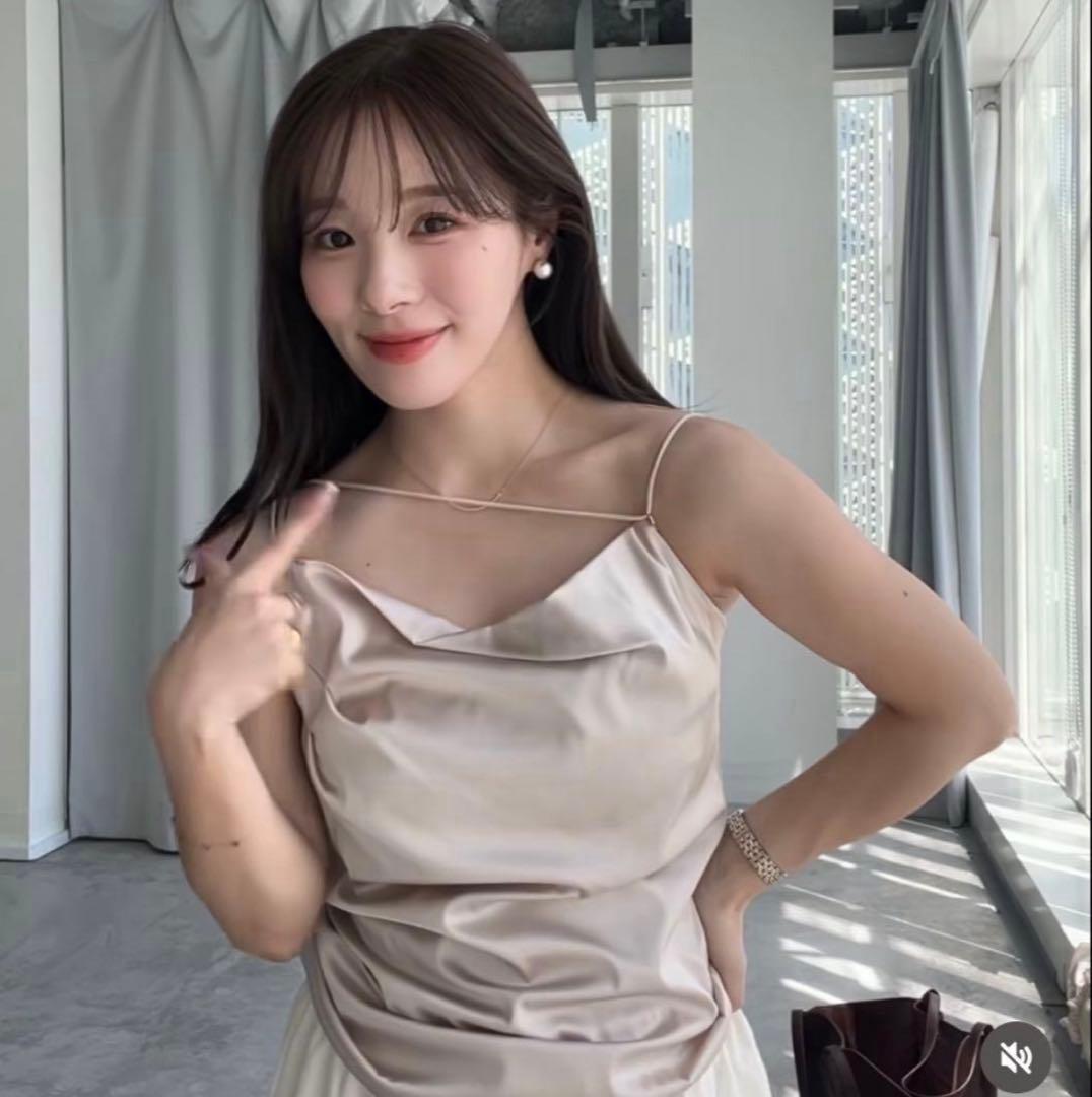 aimeine　エメイン　カップインドレープサテンキャミソール　ライトベージュ