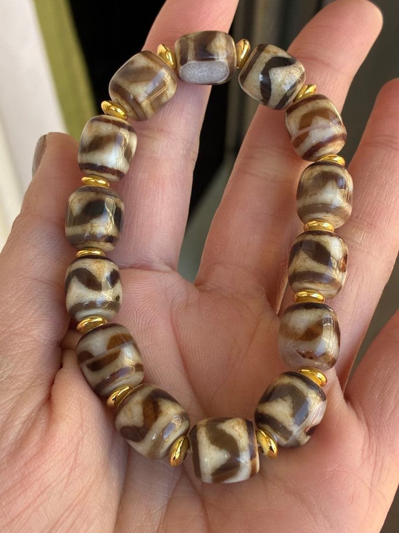 絶え間なく続く金運引き寄せ！水晶共生ドゥルージー結晶玉あり♪水紋天珠のブレス