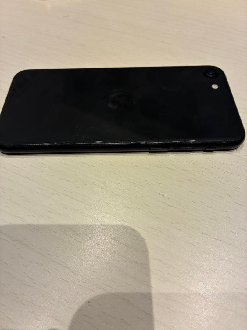 iPhoneSE2 第2世代 ブラック 本体　価格は　交渉受け付けます