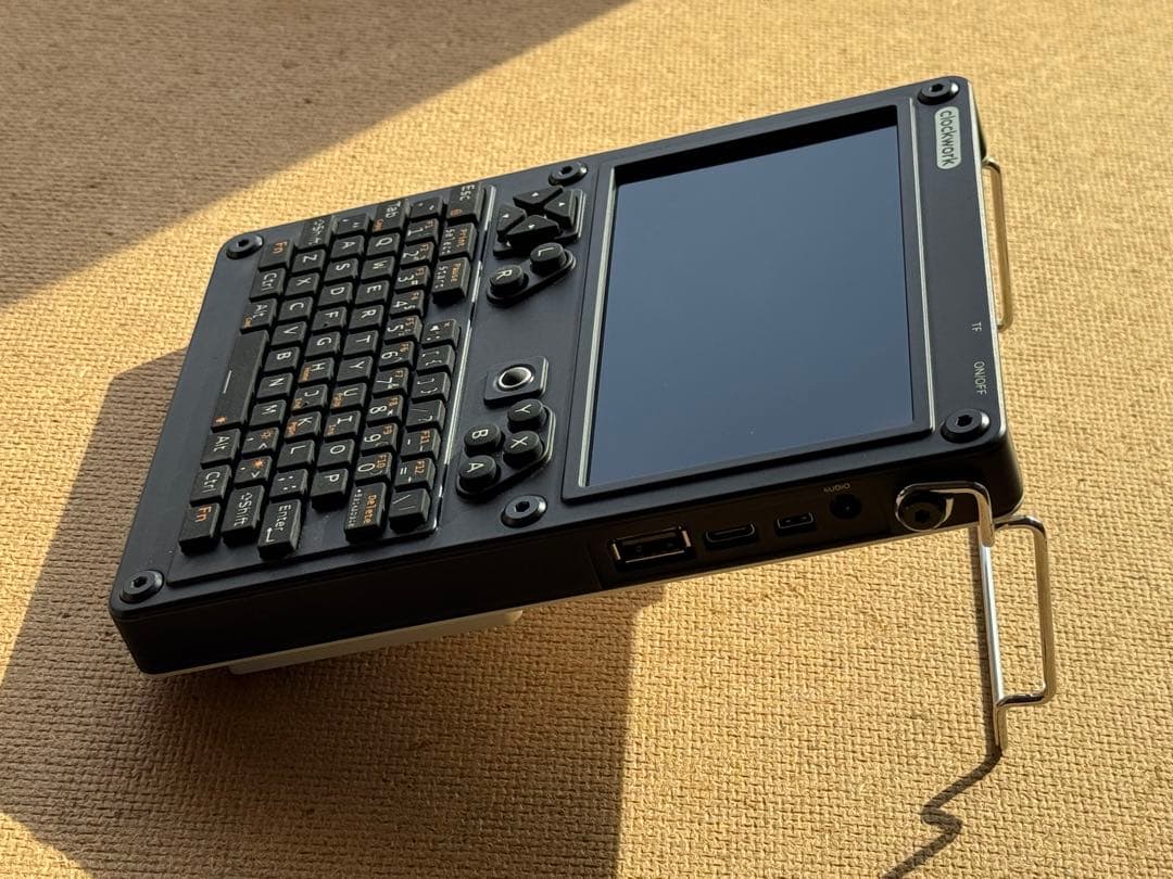 ミニPC ClockworkPi uConsole Linux portable PC