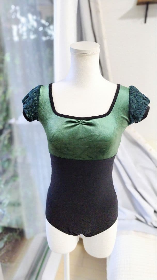 S～Mサイズ/ベロアとレースの深い緑がしっとりと高級感を醸し出す娘役レオタード