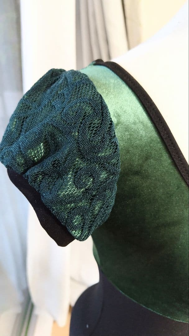 S～Mサイズ/ベロアとレースの深い緑がしっとりと高級感を醸し出す娘役レオタード