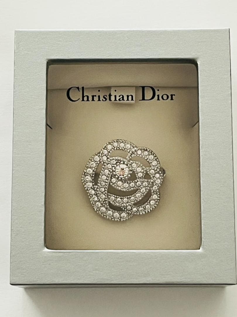 ■Christian Diorクリスチャンディオール フラワーブローチ ケース付