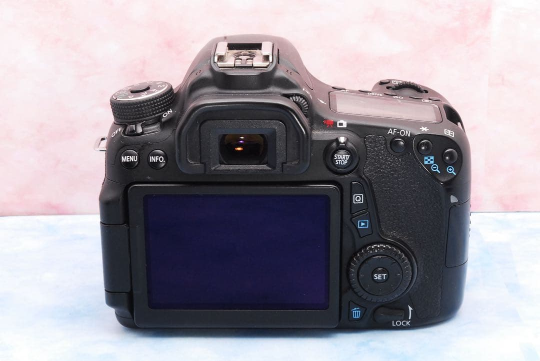 Canon EOS 70D☆手ぶれ補正Wレンズ☆一眼レフカメラ☆Wi-Fi