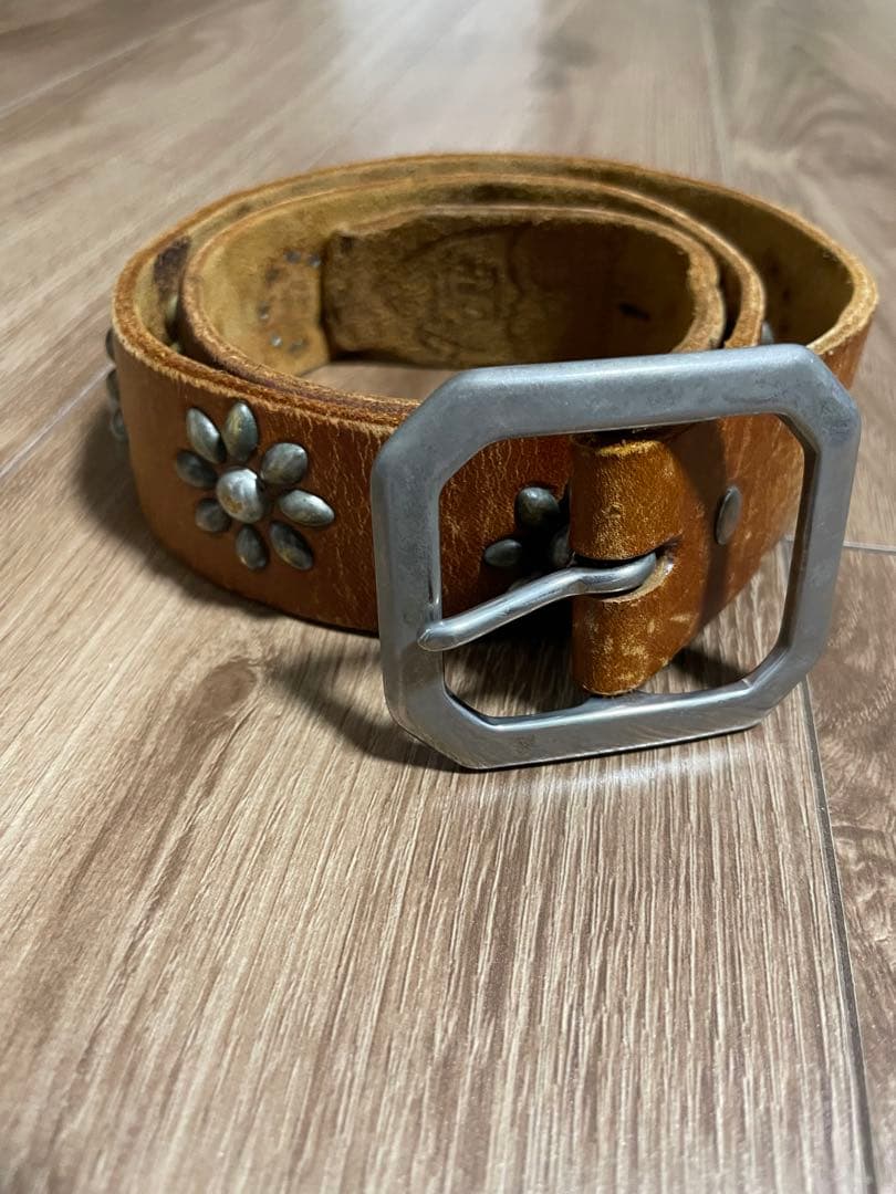 HTC レザーベルト フラワースタッズ 32インチ