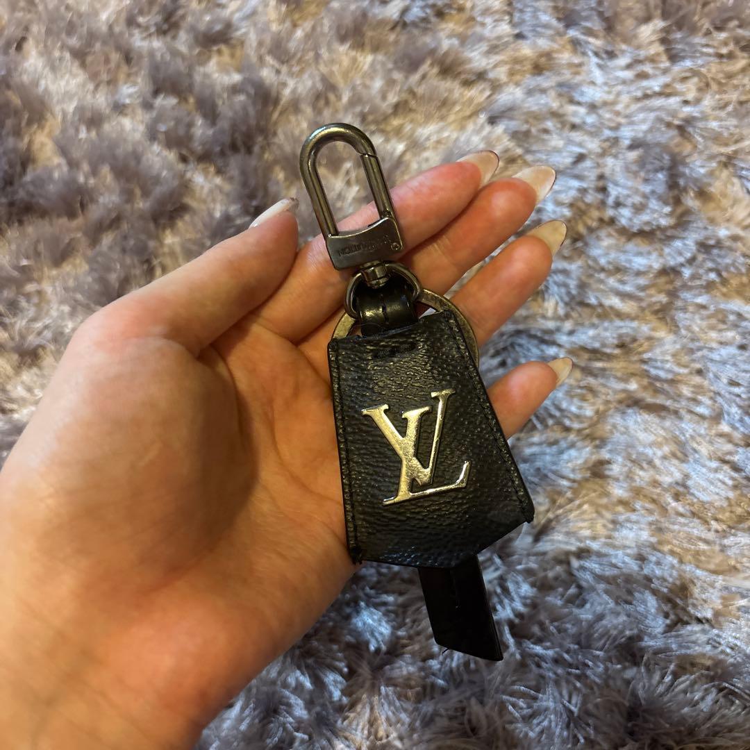 Louis Vuitton キーホルダー 黒 レザー