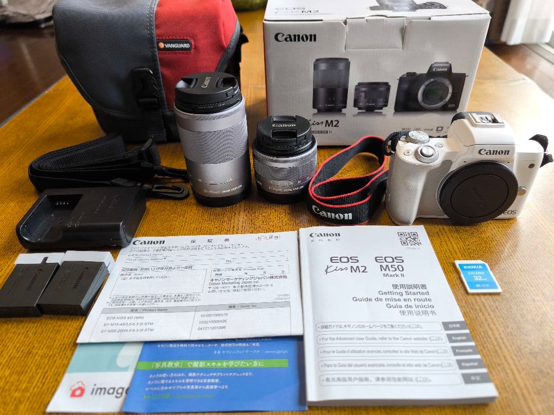EOSkissm2　ダブルレンズキット　ホワイト　カメラバック　電池パック2個付