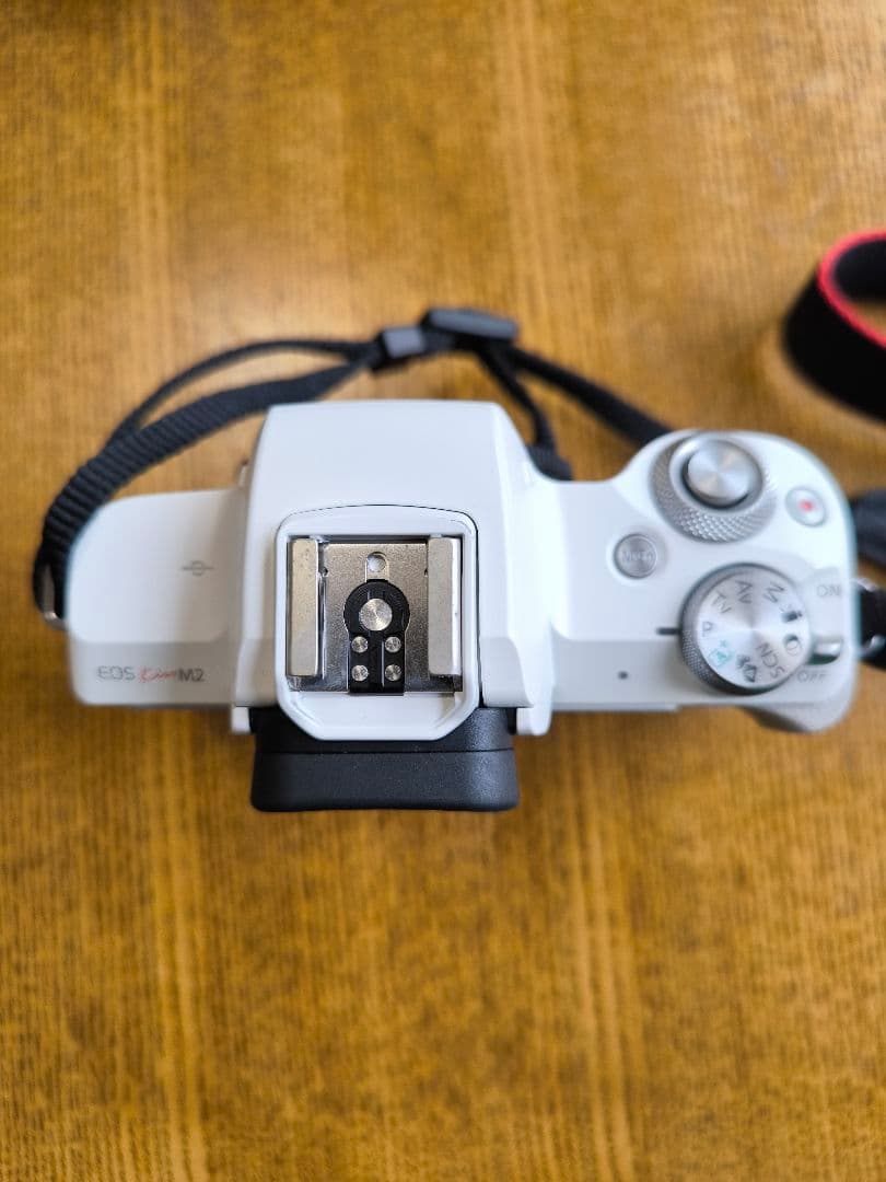 EOSkissm2　ダブルレンズキット　ホワイト　カメラバック　電池パック2個付