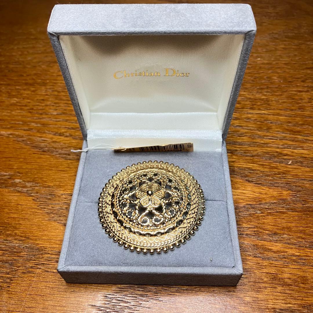 Christian Dior 円形ブローチ