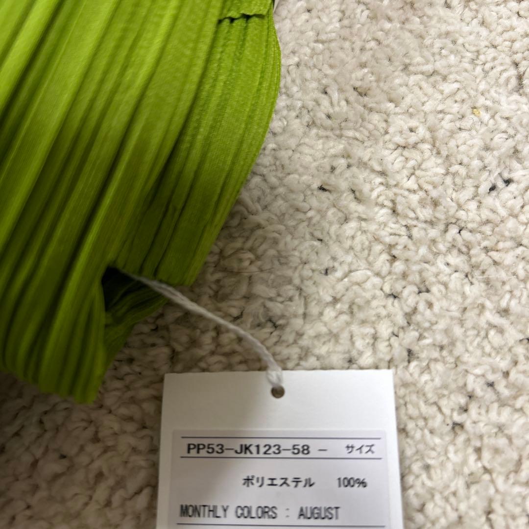 プリーツプリーズイッセイミヤケ　フード付きトップス8月新作