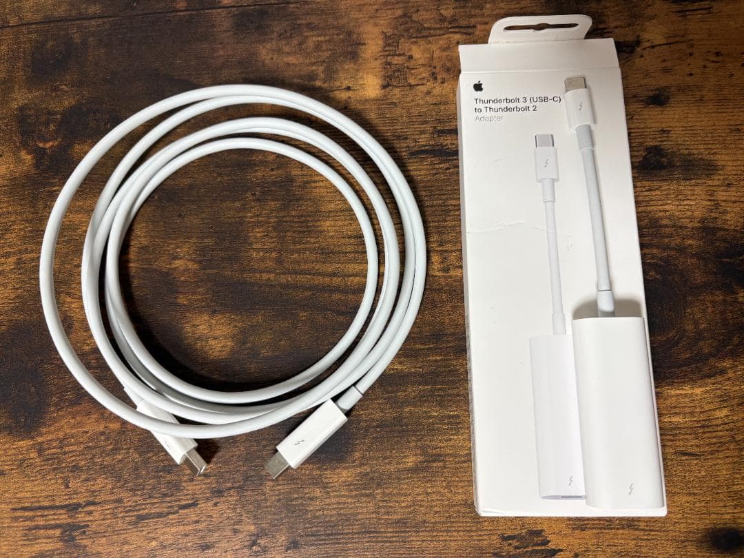 Apple純正 Thunderbolt 3-2変換アダプタとケーブル２m