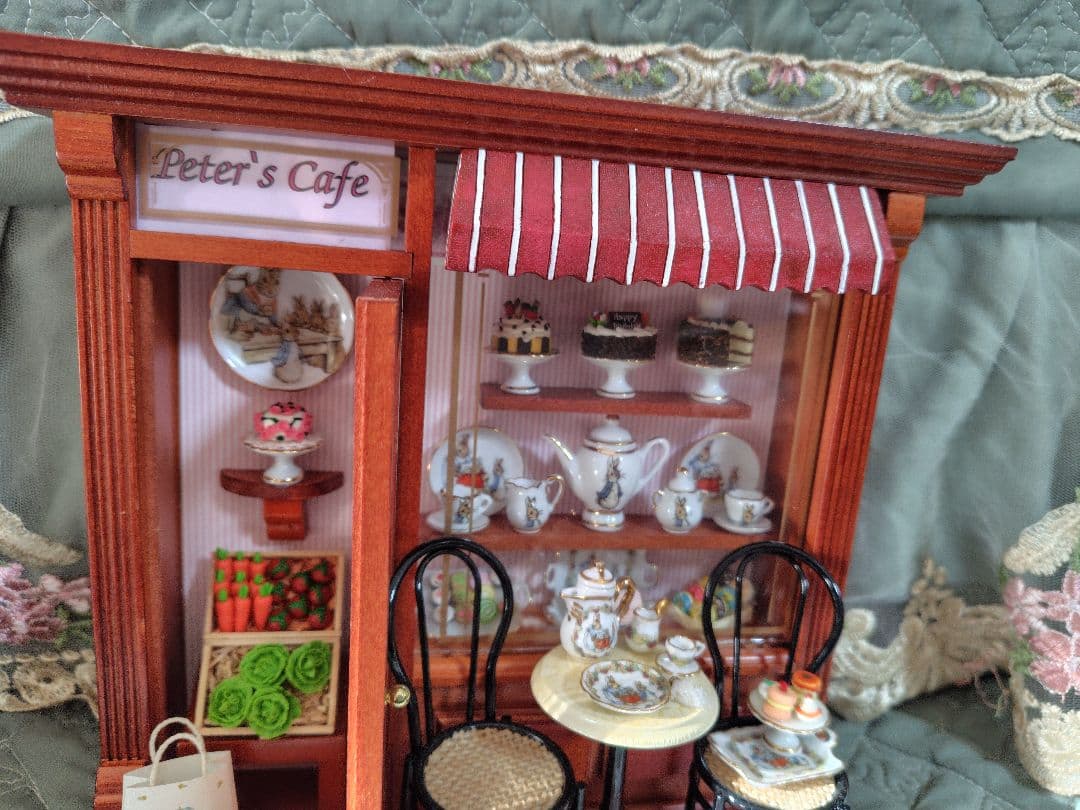 ロイターポーセリン　ミニチュア　ドールハウス　ピーターラビットカフェ