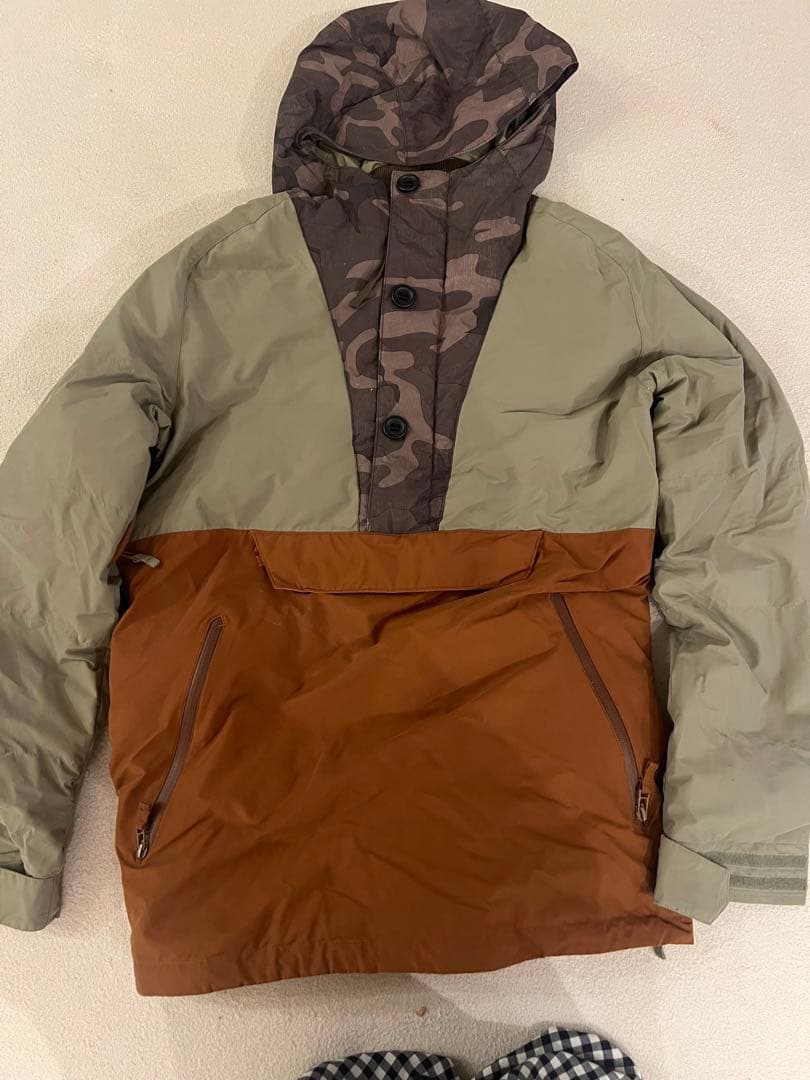 美品　BURTON スノーボードジャケット Mサイズ カモフラージュ