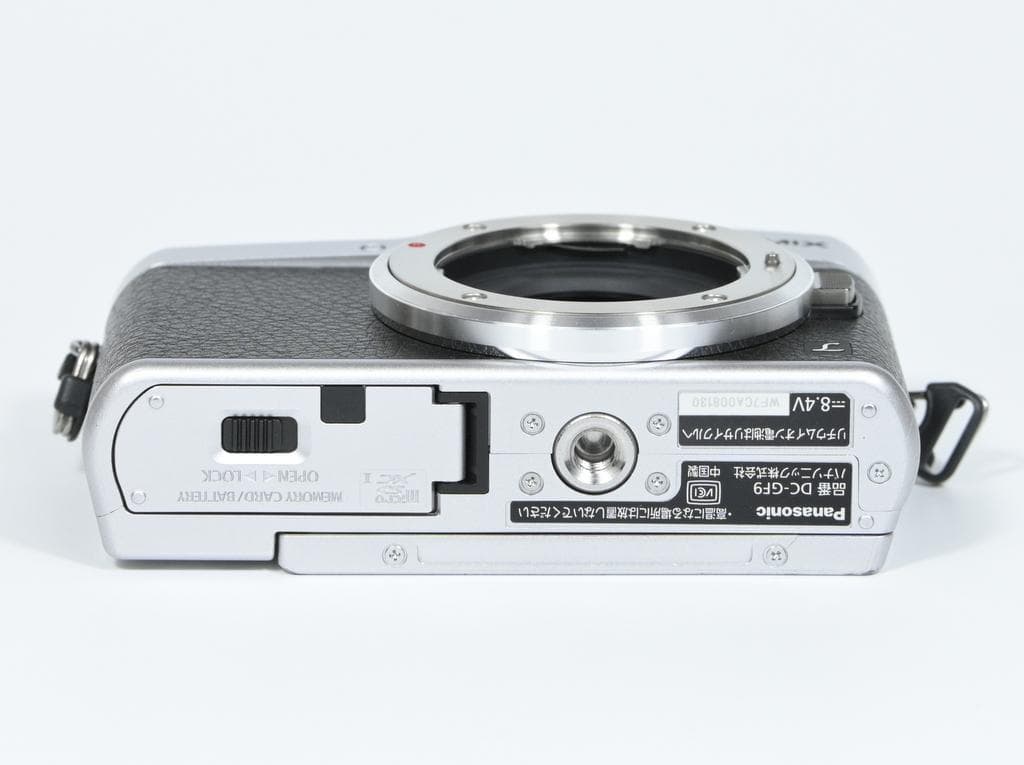 【美品】 パナソニック LUMIX DC-GF9 ボディ《ショット数1144》