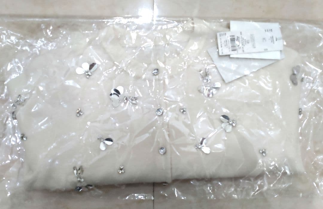 CELFORD（セルフォード）ペタルビジューカーディガン　アイボリー