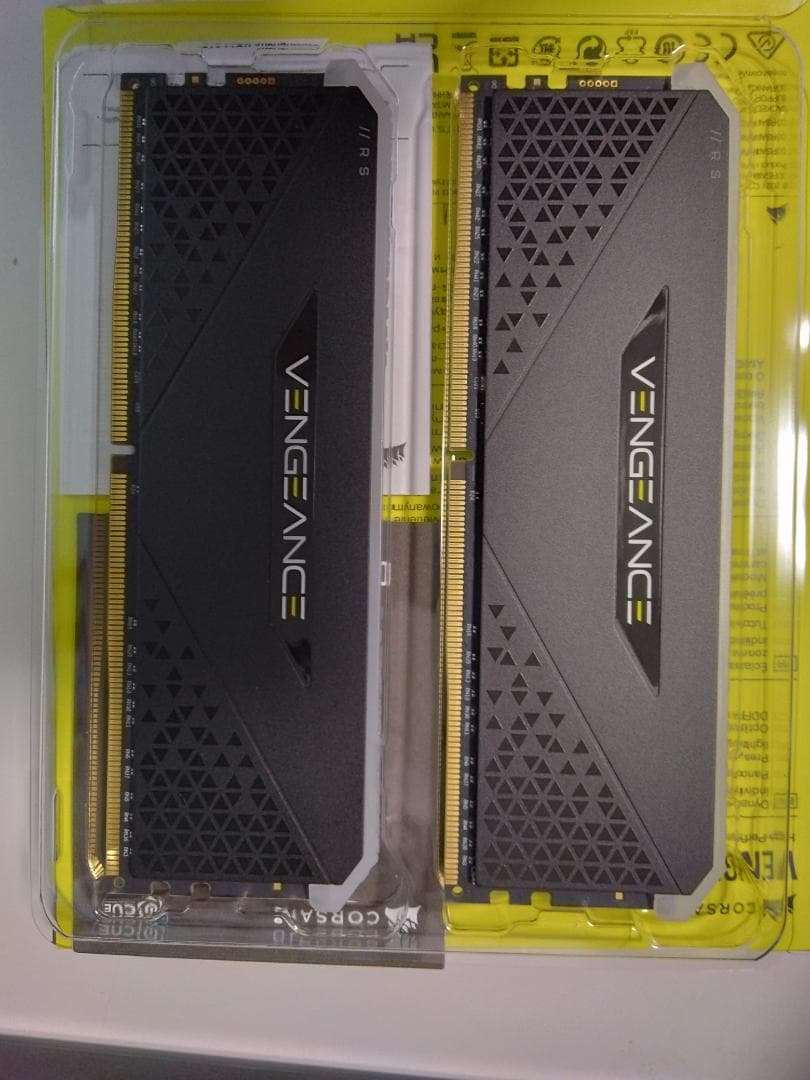 メモリー CORSAIR VENGEANCE RGB RS DDR4 32GB