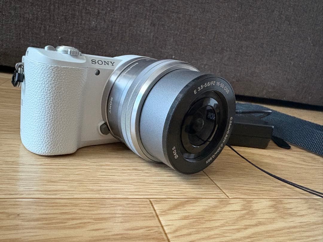 SONY ミラーレス一眼カメラ ホワイト 16-50mmレンズ　α5100