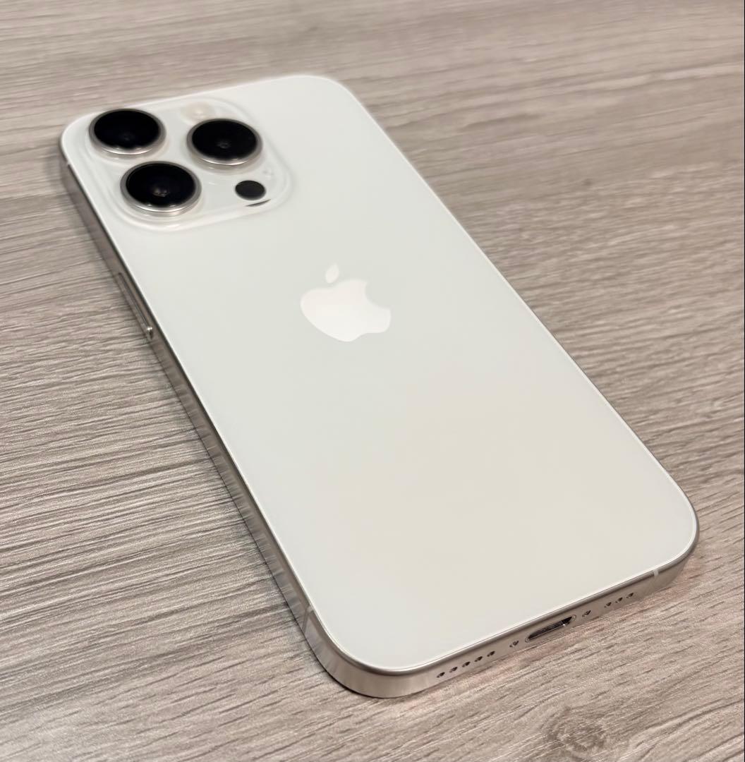 iPhone 15 Pro 256GB ホワイトチタニウム　SIMフリー