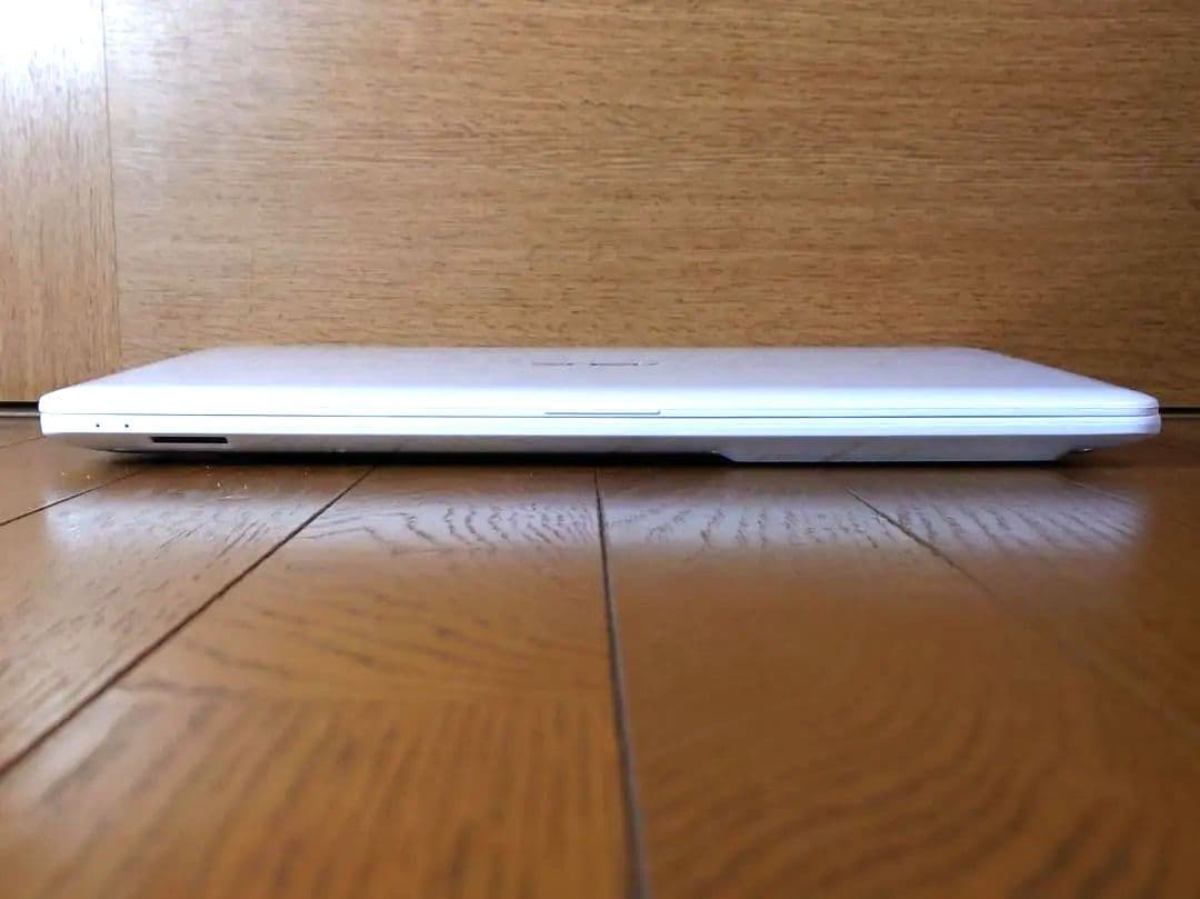 【美品】ASUS VivoBook X540L ホワイト