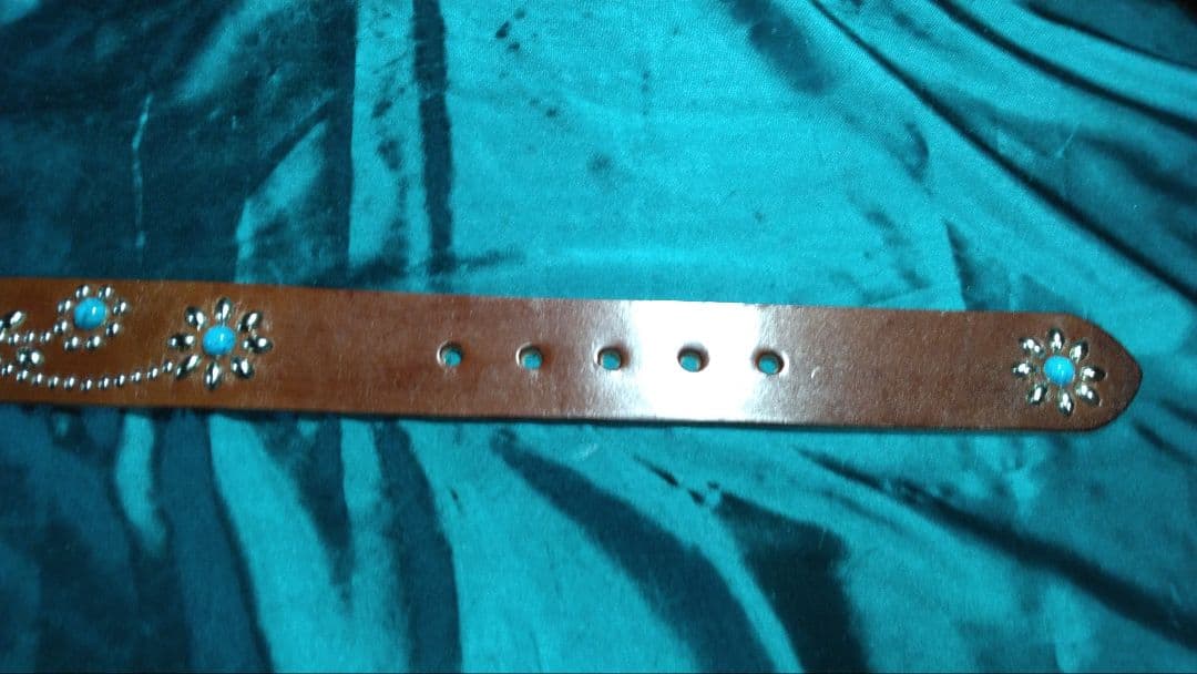 昭南ベンズレザーツタ＆フラワースタッズベルト　チョコ