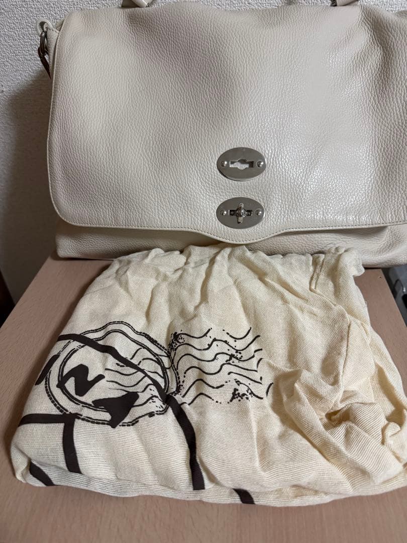 ザネラート　ポスティーナ　ベージュ、白