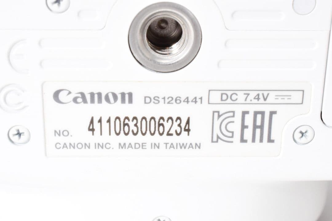 新品級✨️キヤノン EOS KissX7 ホワイト✨️単焦点 ダブルレンズ 軽量