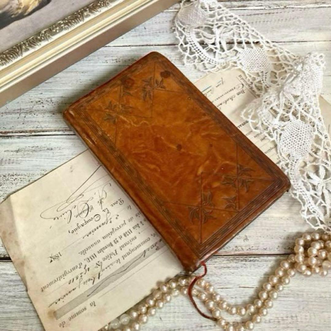 フランスアンティーク雑貨　ノートルダム革張り典礼書　ミゼル祈祷書聖書　ルルド聖母