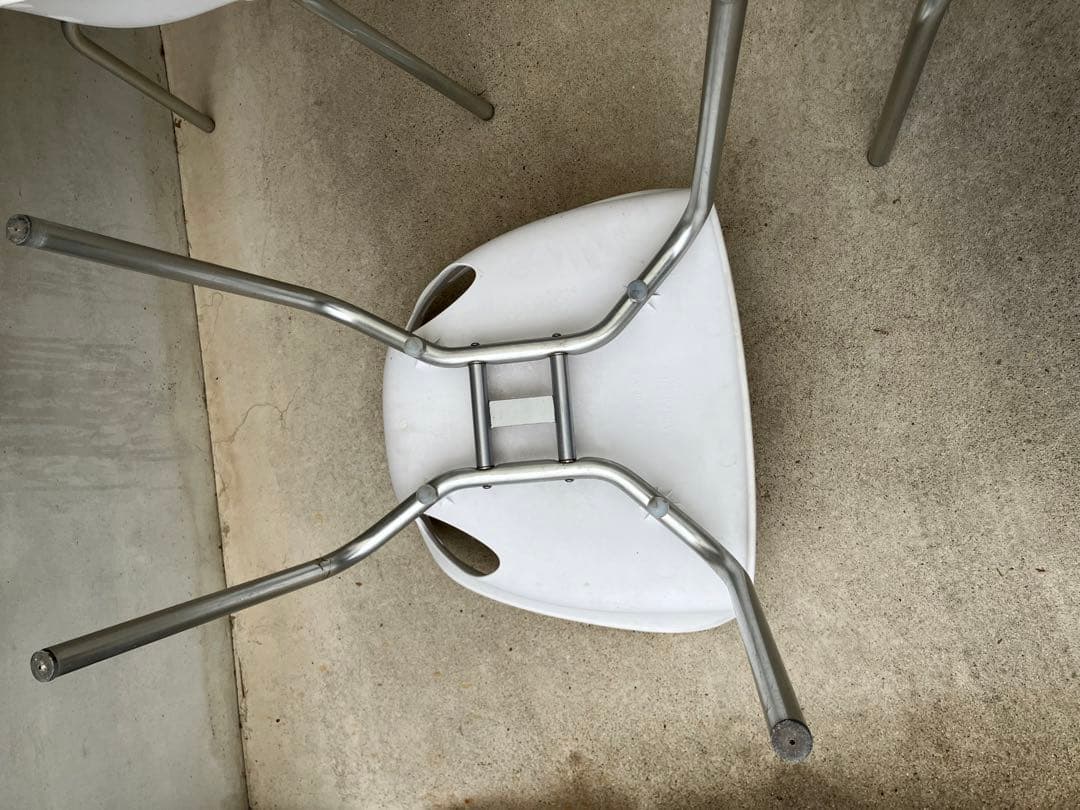 AMAT-3ミラルックアーム　ガーデン　スペイン製4脚　白　ハビエルマリスカル