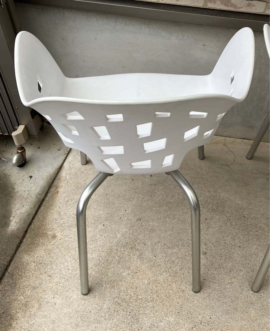 AMAT-3ミラルックアーム　ガーデン　スペイン製4脚　白　ハビエルマリスカル