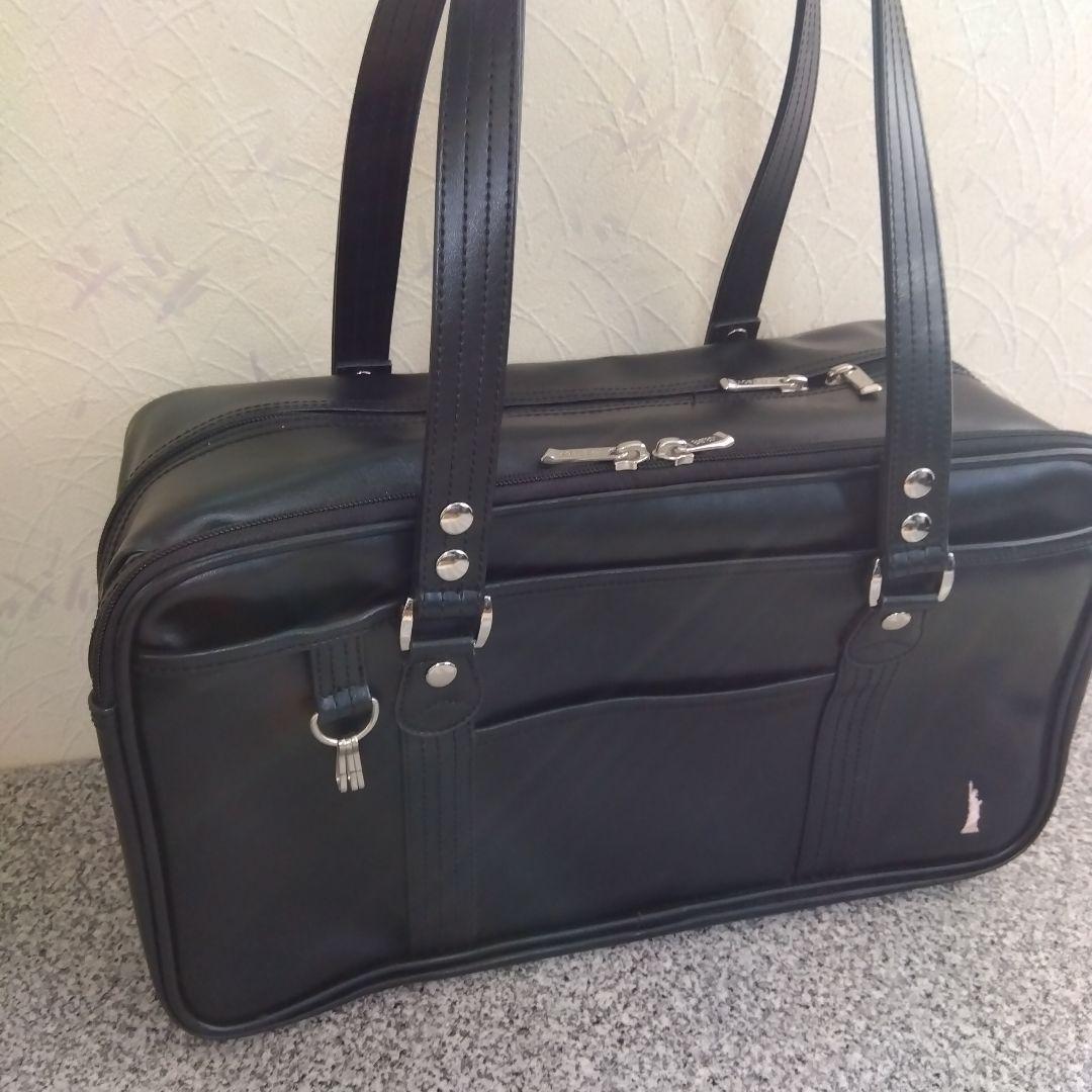 良品EAST BOYイースボーイ　黒ブラック✕ピンク刺繍スクールバッグ合成皮革