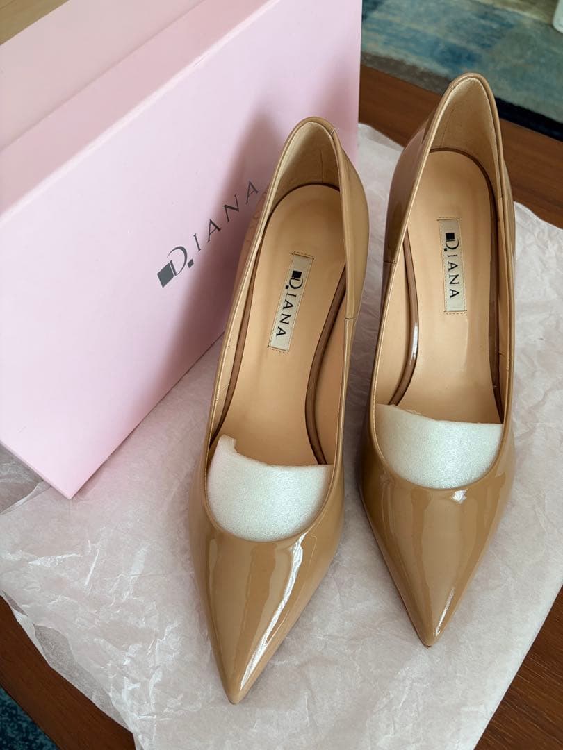 DIANA ベージュ パンプス