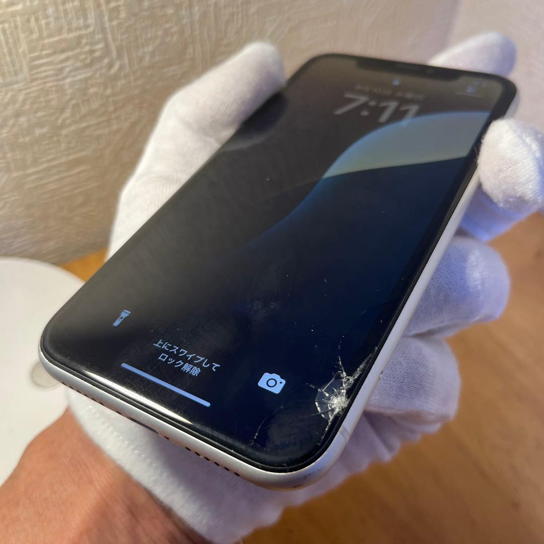 iPhoneXR 64GB 73%バッテリー　画面割れあり