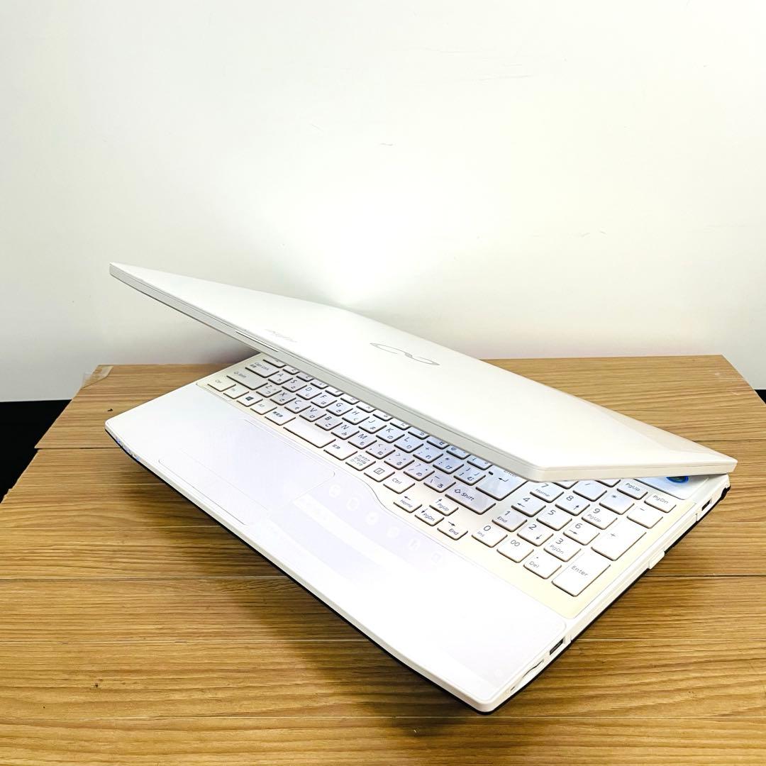 i7ホワイトSSDノートパソコンメモリー8ギガwin11オフィスブルーレイ