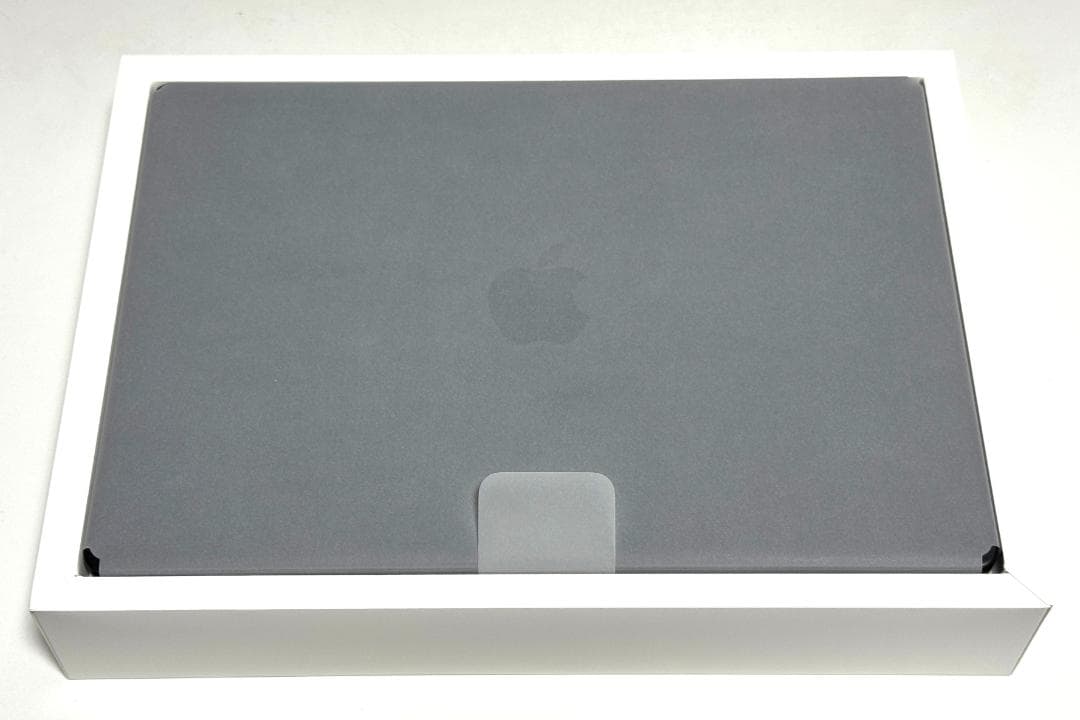【美品】MacBook Pro M4 Max 64GB 2TB 保証2026/3