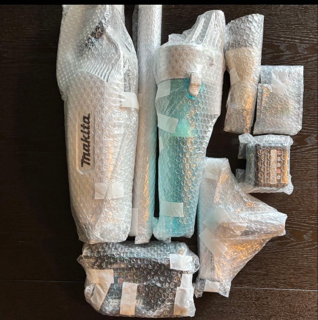 Makita マキタ コードレス掃除機 CL107FD充電器付き LEDライト付