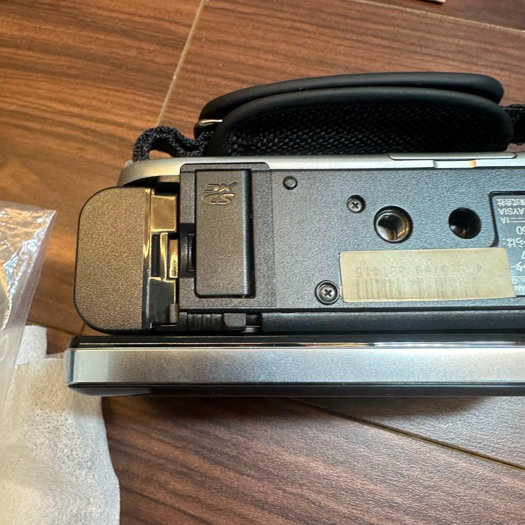 ほぼ未使用 Victor JVC GZ-HM890-S ビデオカメラ 0121