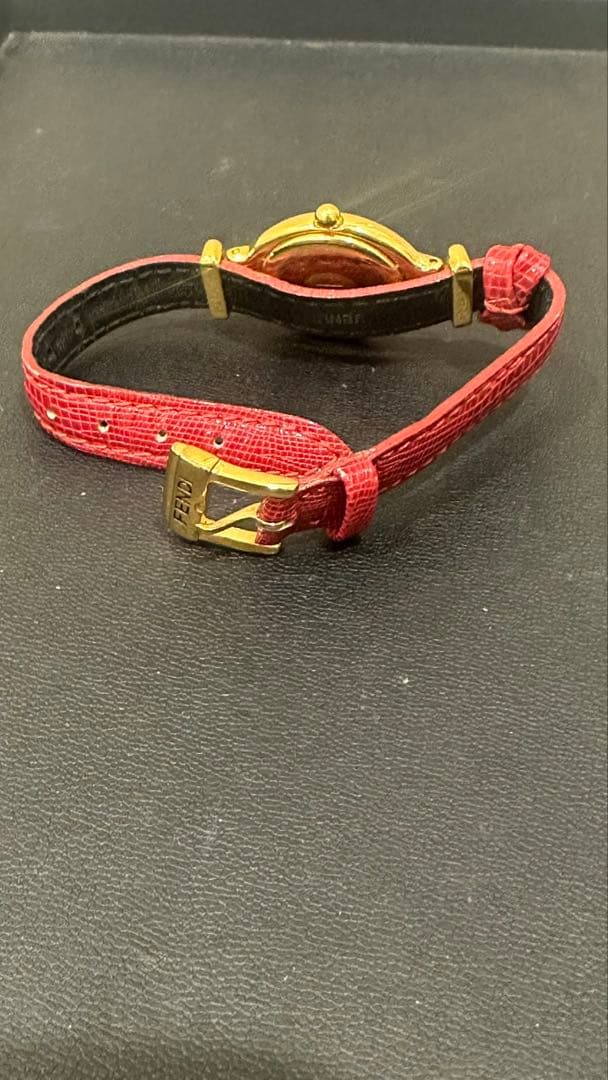 FENDI ゴールドレッドレザーバンド腕時計