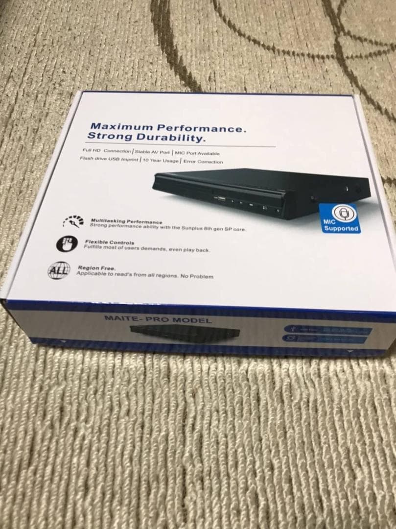 コンパクトデザインのリージョンフリーDVDプレーヤー