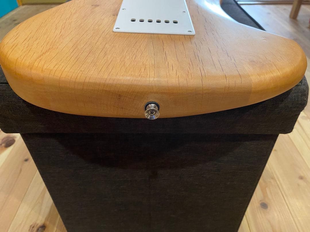 ストラトキャスター ナチュラルフィニッシュ