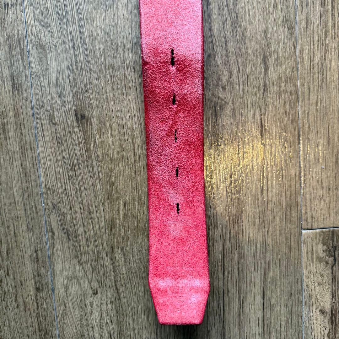 美品 HTC ベルト 4連ピラミッドブラックスタッズベルト レッド 32インチ