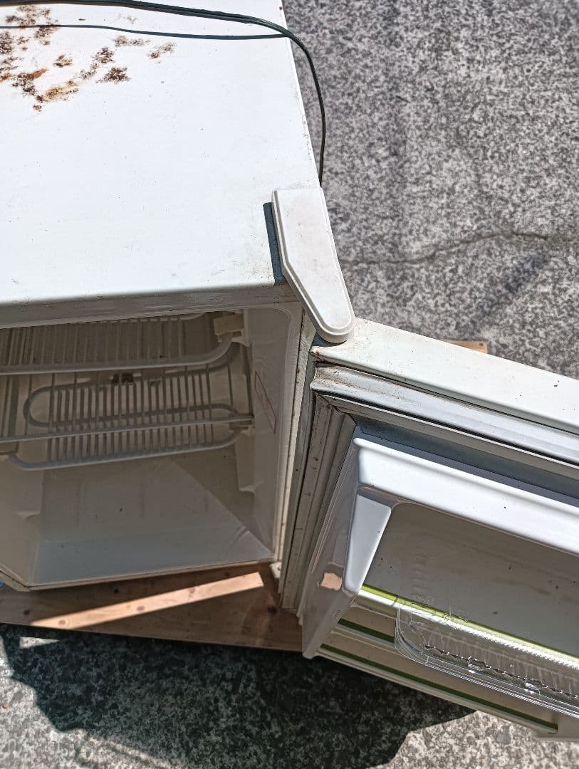 ヴィンテージ冷凍庫 シャープ電気冷凍庫 FJ-63A　1991年製