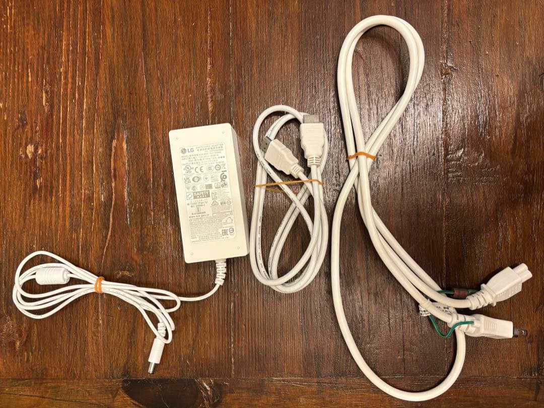 LG 32UN500-W 31.5インチ 4Kモニター（美品・VESA使用のみ）