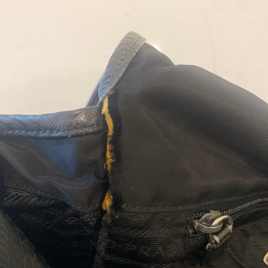 【PRADA】ショルダーバッグ　三角ロゴプレート　ナイロン　ブラック　A4