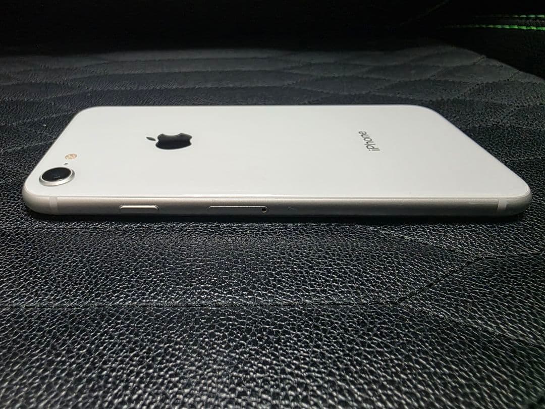 iPhone 8 シルバー 本体 SIMフリー 64GB