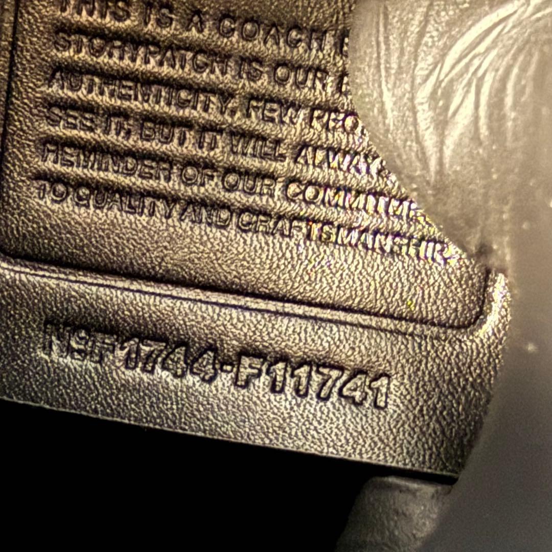 ✨美品✨コーチ ショルダーバッグ チャールズ エンボス サコッシュ ブラック 革